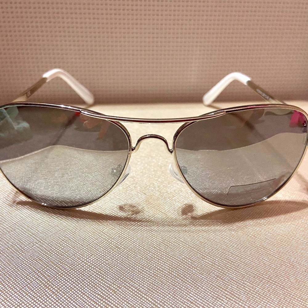 Rockawear: Silver & White Mirrored Aviator Sunglasses, Pearls around Temples
